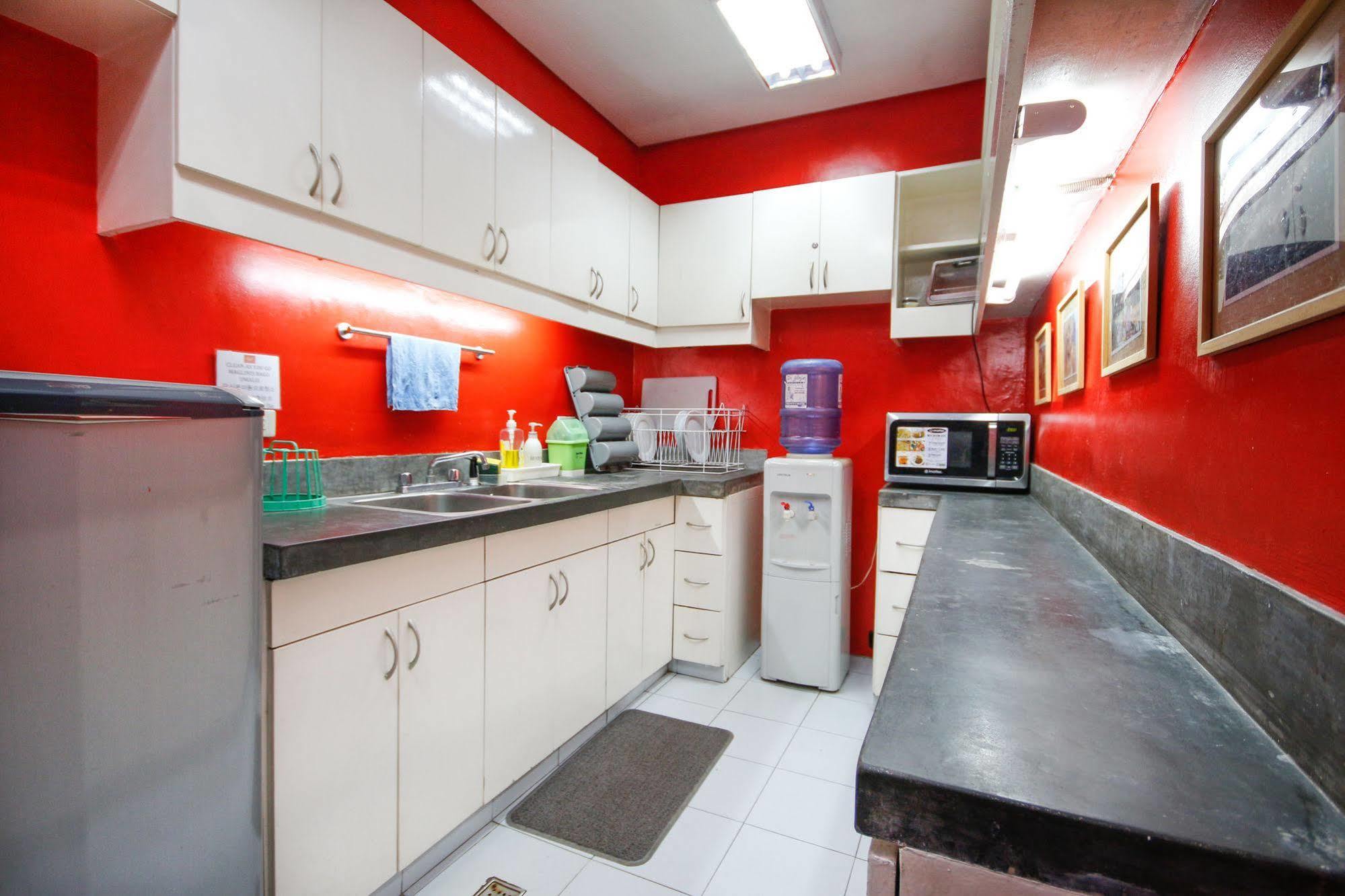 Lokal Hostel Макати Экстерьер фото