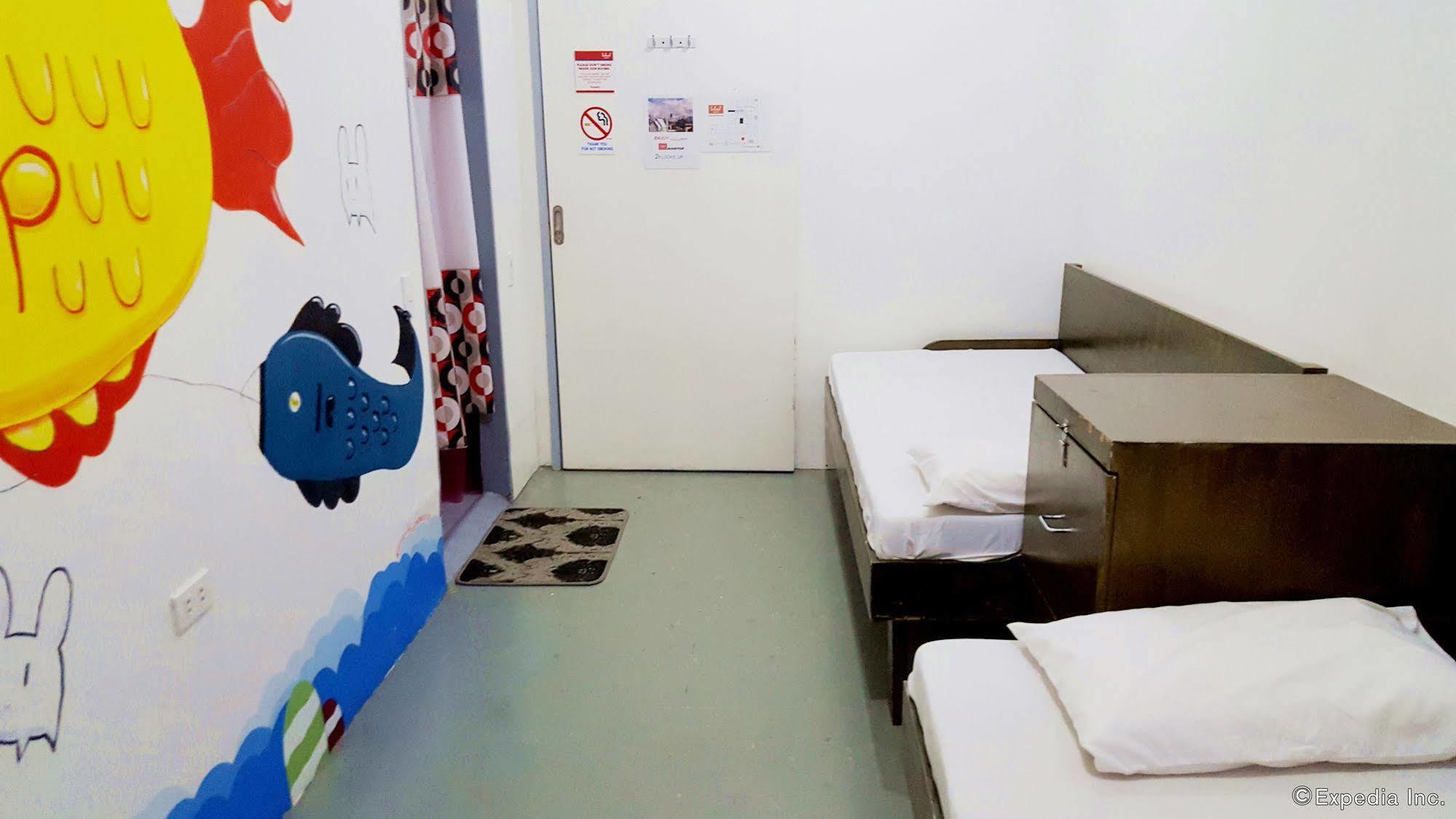Lokal Hostel Макати Экстерьер фото